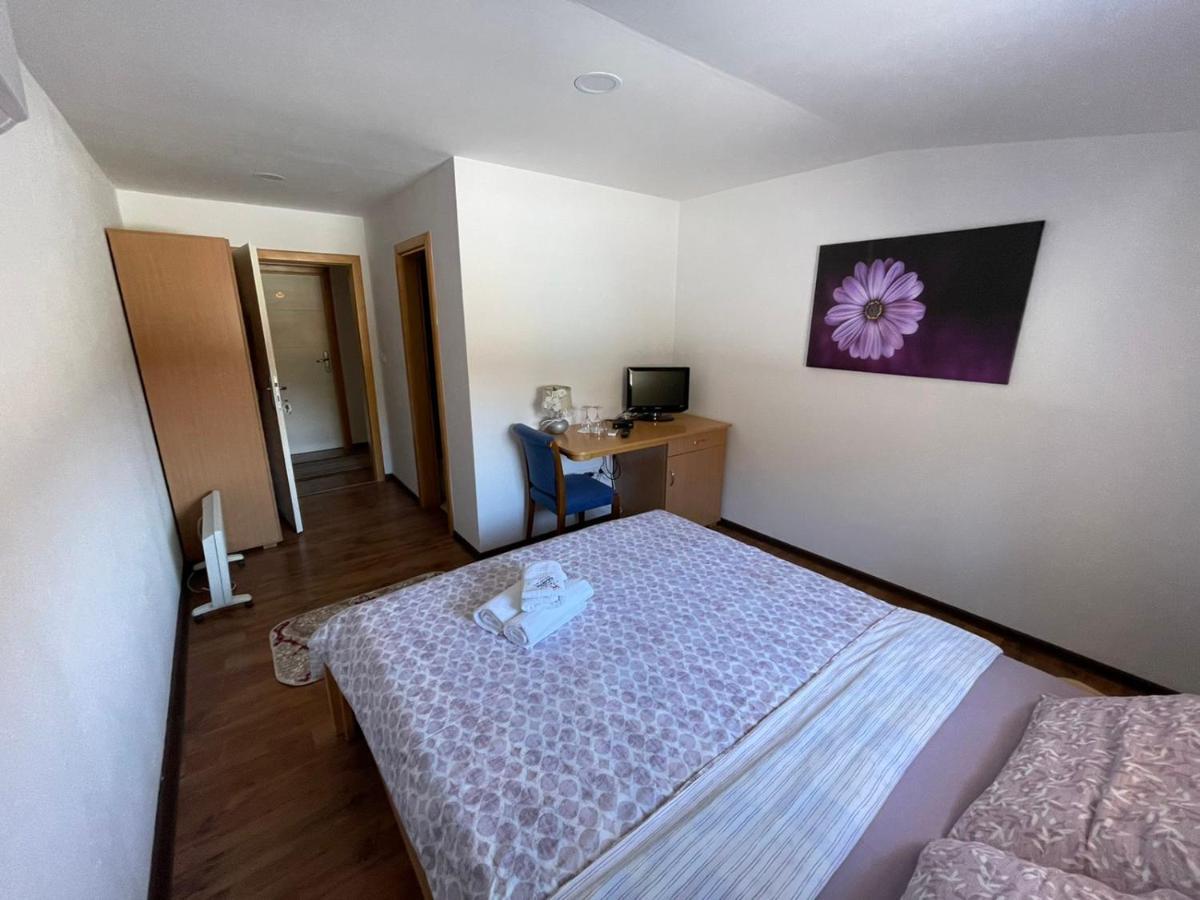 Motel "Kula" Cazin Eksteriør bilde