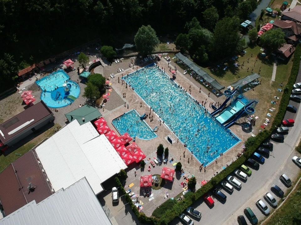 Motel "Kula" Cazin Eksteriør bilde