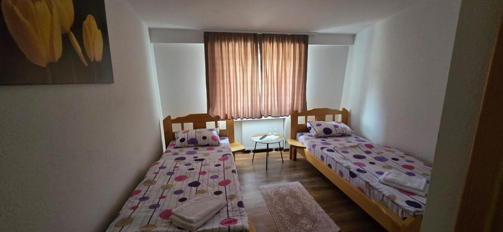 Motel "Kula" Cazin Eksteriør bilde