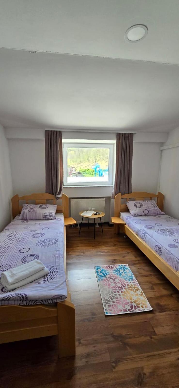 Motel "Kula" Cazin Eksteriør bilde